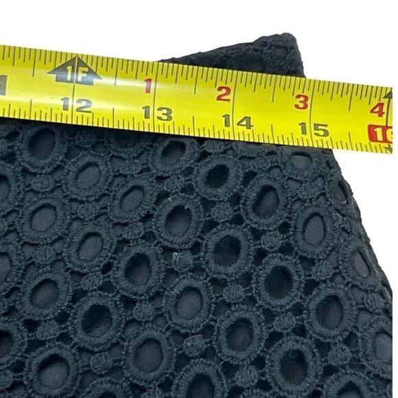 Banana Republic shorts Women's Black Eyelet Lace Shorts Size 4 - Picture 3 of 10
